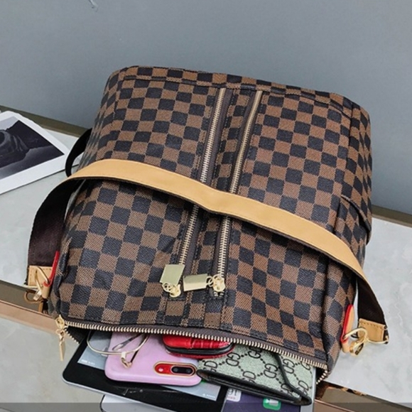 Checkerd Backpack/purse - Picture 4 of 8